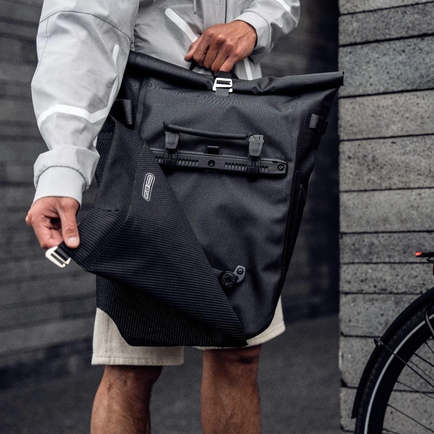 Sacoche Vélo Réfléchissante Vario PS High Visibility Ortlieb – Image 6